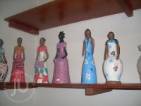 Escultura com mulata vestida de chita